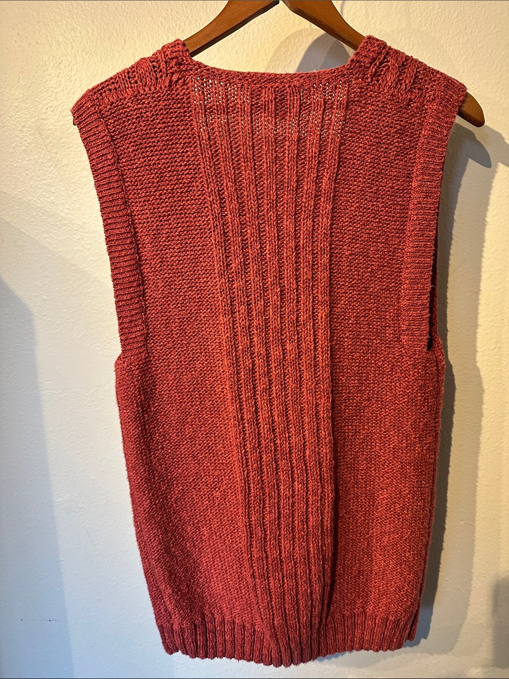 💎 HTF Irish Linen/cotton blend Cable-Knit V-Neck Sweater Vest - Picture 7 of 8
